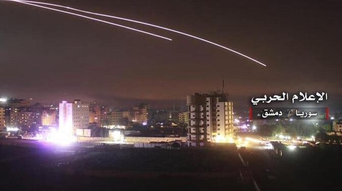 Flugabwehrraketen über Damaskus