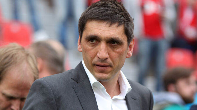 Sehr traurig über den Absturz seines Ex-Clubs Stuttgarter Kickers: Tayfun Korkut, Cheftrainer des Bundesligisten VfB Stuttgart.