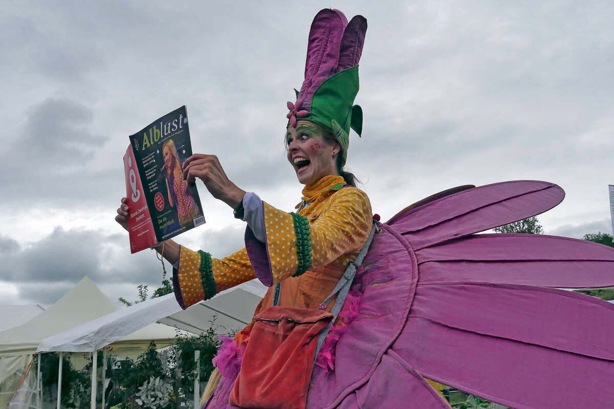 gardenlife 2018_stelzenfrau mit alblust_foto bräu