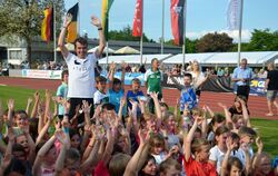 Arne Gabius, schnellster deutscher Marathonläufer, kam direkt aus dem Trainingslager in den USA ins Pliezhäuser Schönbuchstadio