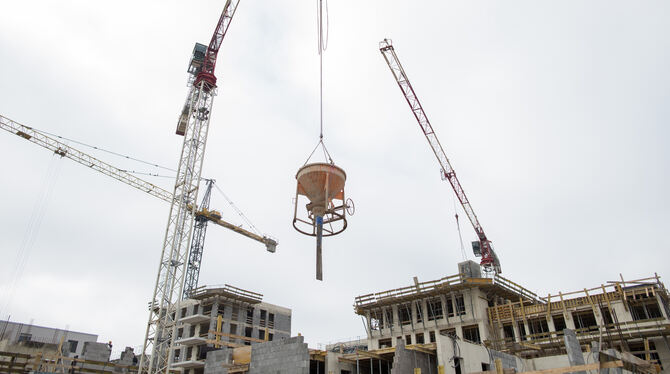 Wieviele Wohnungen wurden tatsächlich gebaut? Die Stadt kann diese Frage nicht beantworten. Lediglich die Zahl der Baugenehmigun Wieviele Wohnungen wurden tatsächlich gebaut? Die Stadt kann diese Frage nicht beantworten. Lediglich die Zahl der Baugenehmigun