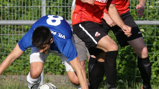 Können sich Alwin Reuer (links) und der VfL Pfullingen in dieser Verbandsliga-Saison noch einmal aufrappeln?  FOTO: BAUMANN
