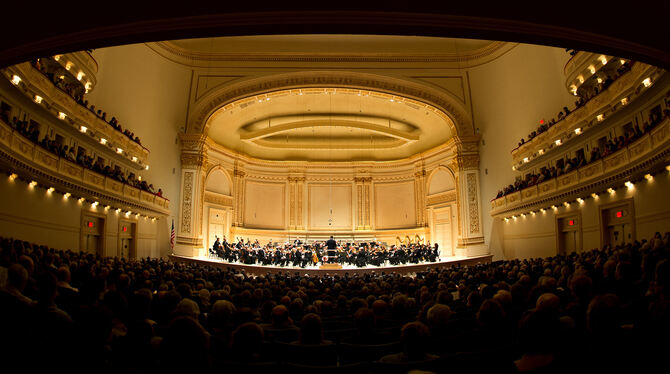 Die Carnegie Hall ist ein legendärer Auftrittsort: Der Stern-Saal bietet 2 800 Plätze auf fünf Ebenen.   FOTO: DPA