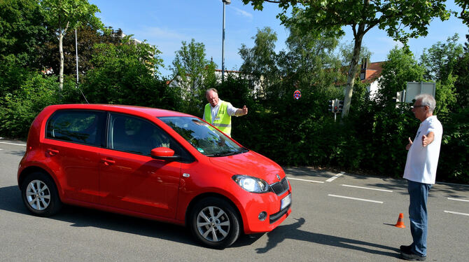 Auch bremsen will geübt sein: Das haben Teilnehmer eines Seniorenfahrtrainings der Kreisverkehrswacht Reutlingen-Münsingen buchs