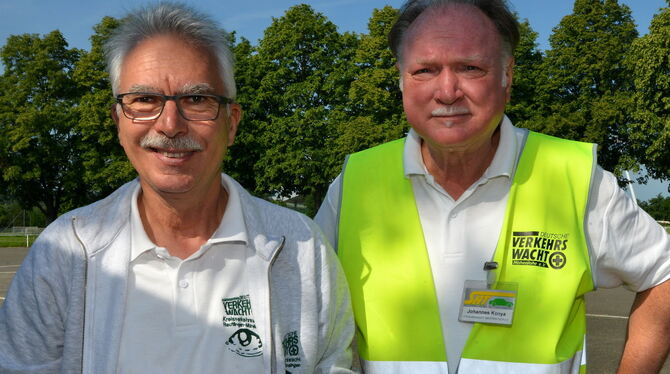 Geben Tipps fürs sichere Fahren im Alter: die beiden ehrenamtlichen Instruktoren der Kreisverkehrswacht (von links) Harry Zilz u