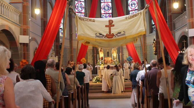 Mit Gottesdienst, Prozession und Gemeindefest begingen Reutlingens Katholiken gestern Fronleichnam.  FOTO: SPIESS