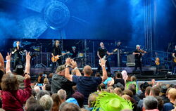 Sie besegeln musikalisch im Reutlinger Stadion die Weltmeere: Santiano eröffnen zur Freude des Publikums das Sommer-Open-Air in