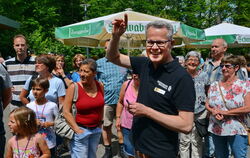 Rainer Kurze freut sich über den Andrang beim Tag der ffenen Tür des Naturtheaters. FOTO: NIETHAMMER