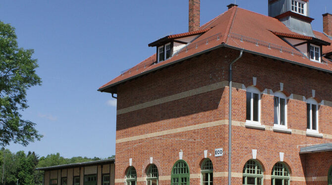 Bis zu vier Personen finden im extravaganten E-Bike Platz, das Annegret und Franz Tress schon mal getestet haben. Am Sonntag kön