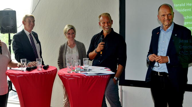 Debatte übers Personal im Handwerk (von links): Moderatorin Steffi Renz, Kammerpräsident Harald Herrmann, Wirtschaftsministerin