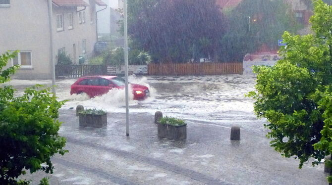 Wassermassen in Sonnenbühl-Undingen. Wassermassen in Sonnenbühl-Undingen.
