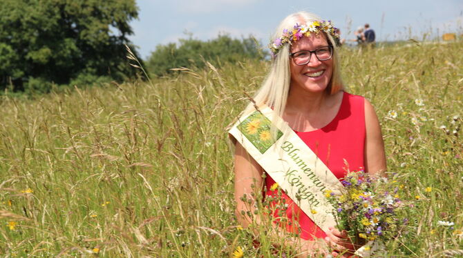 Sandra Wild aus Gönningen ist die neue Blumenwiesenkönigin. Foto: Dewald