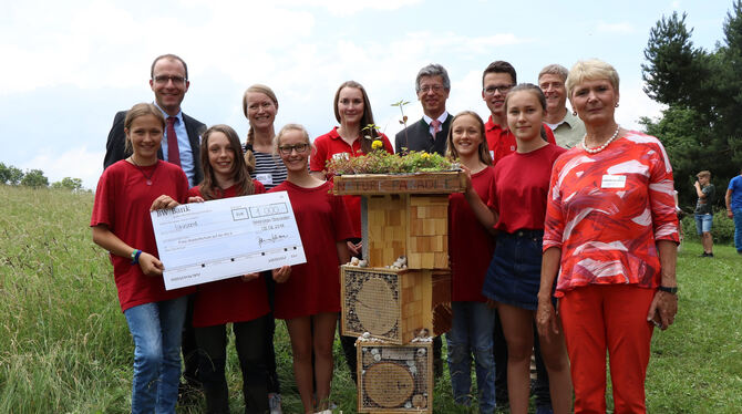 Die Jury freute sich mit der Klasse 6 der Freien Walddorfschule Engstingen über den ersten Platz und ein Preisgeld von 1 000 Eur