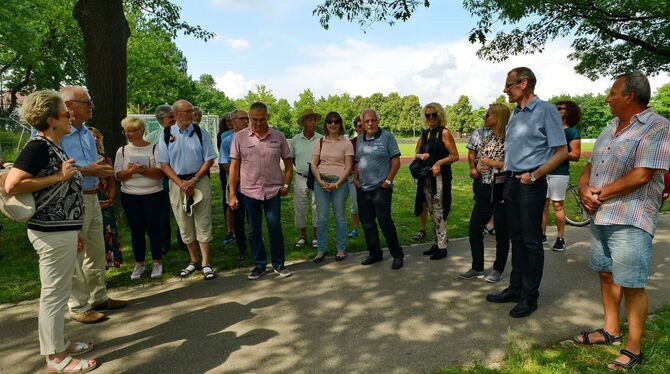 Auf Stippvisite in Rommelsbach: OB Barbara Bosch (ganz links) informierte sich aus erster Hand übers Wohl und Wehe der Nordraumg