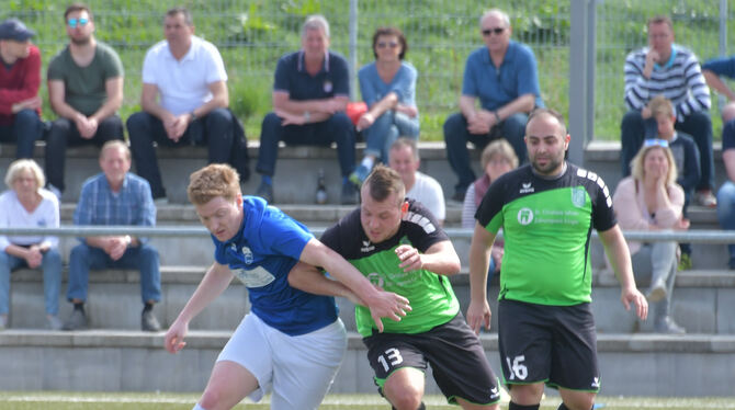 Kann sich der VfL Pfullingen II um Dennis Pfitzer (links auf dem Foto, daneben Marc Reinhardt und Mehmet Caran) in der Relegatio