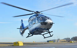 Ein solcher Polizeihubschrauber suchte über Ludwigsburg nach dem betrunkenen Autodieb. FOTO: DPA