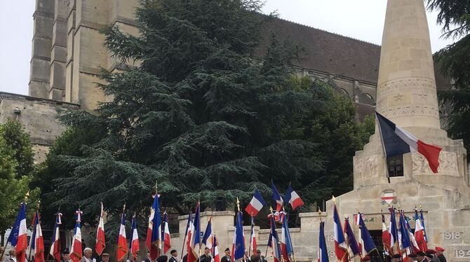 Städtepartnerschaft: Im Beisein vieler Metzinger wurde im französischen Noyon auch an die Toten der beiden Weltkriege erinnert.