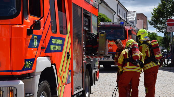 Rückte mit mehreren Einsatzfahrzeugen an: Die Metzinger Feuerwehr war nach wenigen Minuten an der Stadtbücherei auf dem Kelternp