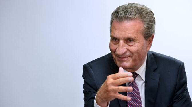 »Ich bin gegen eine Fristsetzung im Asylstreit«, sagt EU-Kommissar Günther Oettinger.  FOTO: NIETHAMMER