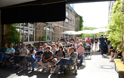 In der Hitze des »Zeitlupen-Gefechtes« und der Sonne wurde das Spiel der Deutschen zu einer Schmach und die Zuschauer immer entt