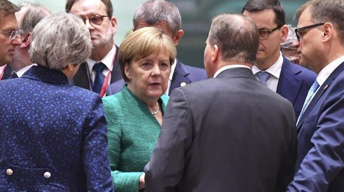 Merkel umringt