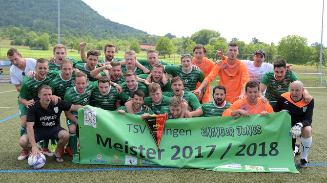 Der TSV Eningen wurde mit 72 Punkten aus 28 Spieen und 118:33 Toren Meister in der Reutlinger Kreisliga A. Hintere Reihe von lin