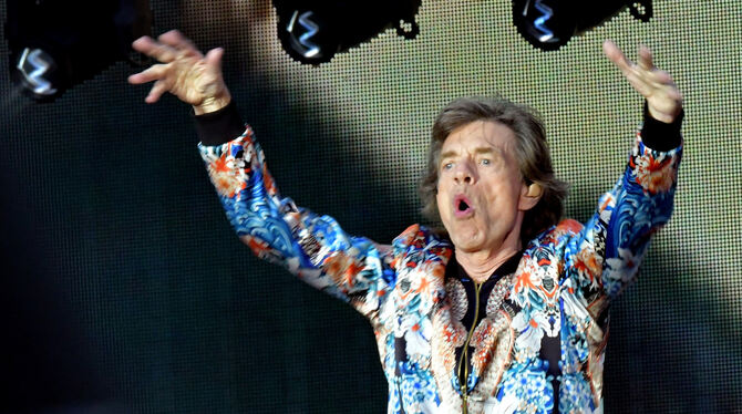 Mick Jagger, wie üblich in Bestform, animiert das Publikum zum Mitsingen.  FOTOS: MEYER
