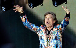 Mick Jagger, wie üblich in Bestform, animiert das Publikum zum Mitsingen.  FOTOS: MEYER