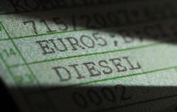 Die Worte "Diesel" und "Euro5" auf einem Fahrzeugschein