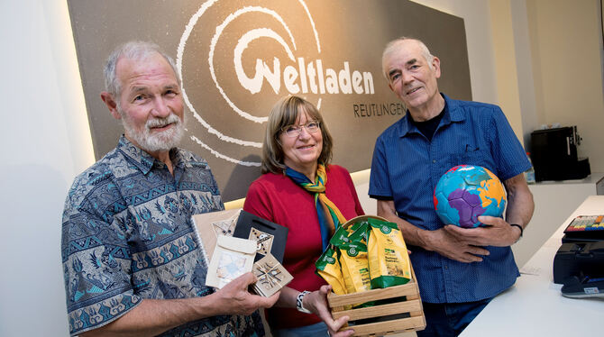 Begehen jetzt das 25-jährige Bestehen des »Eine Welt Vereins« (von links): Jürgen Quack, Elke Elwert und Eberhard Frasch.  FOTO: