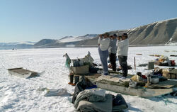 Szenen aus dem Film Thule Tuvalu: Das Meer in Grönland friert erst im Januar zu. 