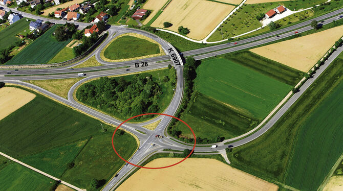 Dort, wo sich die  Anschlussstelle  der B 28 und die Kreisstraße nach Mähringen in Jettenburg kreuzen (Mitte unten), soll ein Kr
