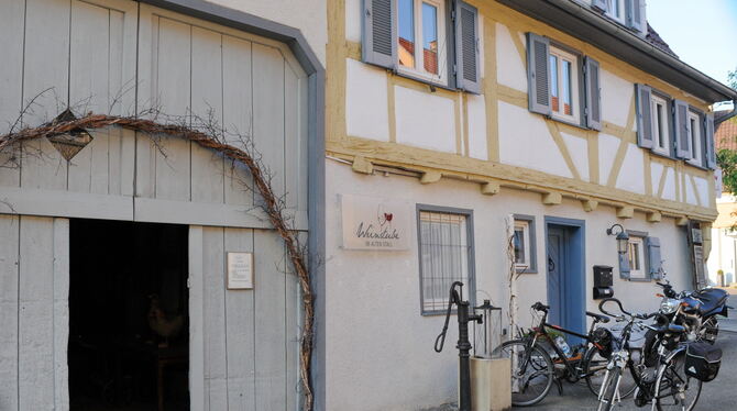 Am Jahresende schließt Hanne Bohn ihre »Weinstube im alten Stall« in Mössingen.   FOTO: MEYER