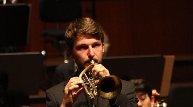 Alexander Flamm war Solist beim Sonderkonzert der Philharmonie.  FOTO: STRÖHLE