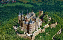 Die Burg Hohenzollern ist über 150 Jahre alt. Jetzt müssen die Auffahrt und Außenbastionen saniert werden. Foto: Beck