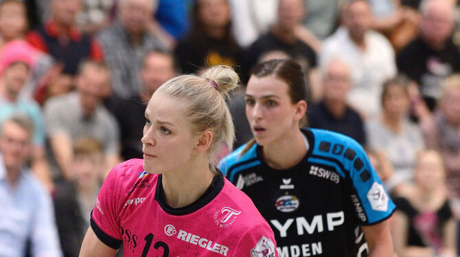 Der Bundesliga-Auftakt der Metzingerinnen – vorne Shenia Minewskaja- verschiebt sich aufgrund des EHF-Cups. Foto: Pieth