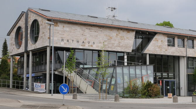 Das Sonnenbühler Rathaus. Verwaltungszentrale mit drei Dependencen in den Ortsteilen. Foto: GEA-Archiv