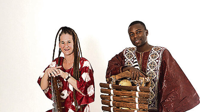 Sorgen beim Freundschaftsabend für ivorische Klänge: Ursula Branscheid-Kouyaté und Mamadi Kouyaté. FOTO: PRIVAT