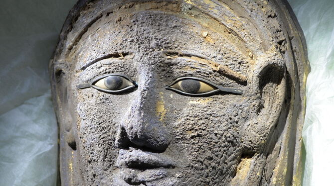 Die von den Tübinger Archäologen entdeckte Sakkara-Maske des Zweiten Priesters der Göttin Mut und der Göttin Niut-schi-es.  FOTO