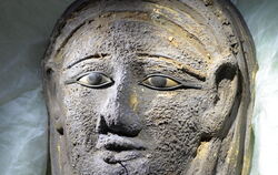 Die von den Tübinger Archäologen entdeckte Sakkara-Maske des Zweiten Priesters der Göttin Mut und der Göttin Niut-schi-es.  FOTO