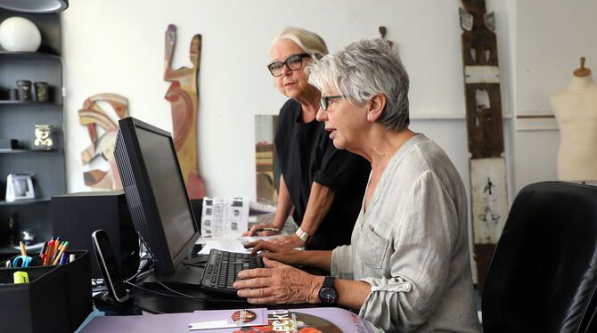 Organisieren zum 14. Mal den Neigschmeckt-Markt: Gabriele Janz (rechts) und Karin Zäh. FOTO: BAIER Organisieren zum 14. Mal den Neigschmeckt-Markt: Gabriele Janz (rechts) und Karin Zäh. FOTO: BAIER