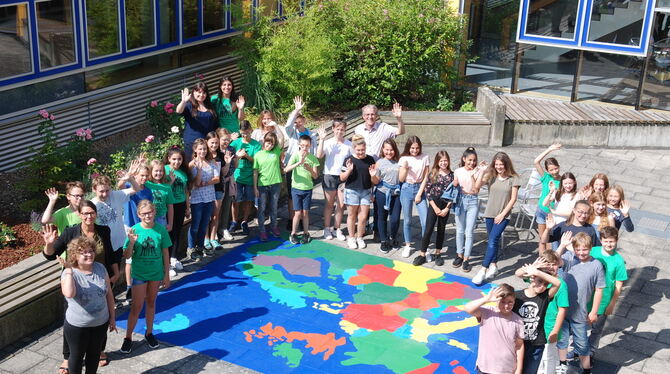 Europa stand bei der Schönbein-Realschule im Jahr 2002, dem Jahr der Euro-Einführung, verstärkt im Fokus. Farbenfroh hat damals