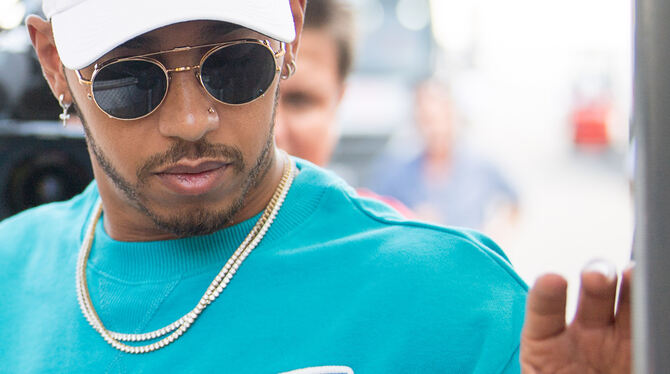 Lewis Hamilton kann nun mit den Silberpfeilen den Schumacher-Rekord von sieben Weltmeistertiteln einstellen.  FOTO: DPA