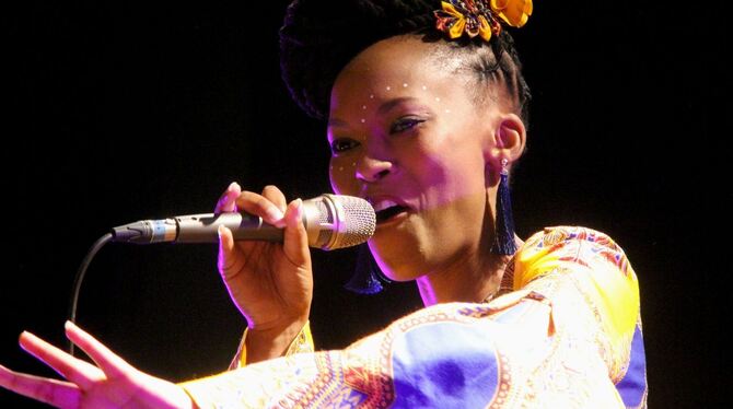 Die südafrikanische Sängerin Thabilé beim inter:Komm!-Festival des franz.K. FOTO: SPIESS