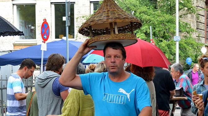 Beim Regenschutz war Kreativität gefragt.