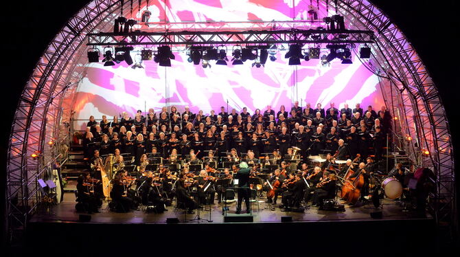 Philharmonia Chor Reutlingen und die Betzinger Sängerschaft sowie die Württembergische Philharmonie Reutlingen unter der Leitung