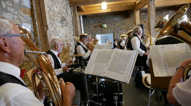 Die Seniorenkapelle des Musikvereins spielte zum Abschluss des dreitägigen Festwochenendes anlässlich des zehnjährigen Betriebs