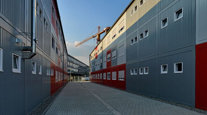 154 Frauen und Kinder leben derzeit in den Containern. Platz ist im Notfall für 250 Personen. 154 Frauen und Kinder leben derzeit in den Containern. Platz ist im Notfall für 250 Personen.