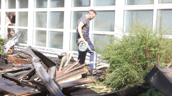 Spezialisten der Zentralen Kriminaltechnik des Polizeipräsidiums Reutlingen haben gestern in Grabenstetten die Ermittlungen aufg Spezialisten der Zentralen Kriminaltechnik des Polizeipräsidiums Reutlingen haben gestern in Grabenstetten die Ermittlungen aufg