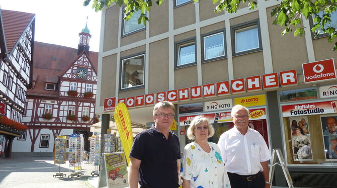 Das Foto-Schumacher-Haus im Hintergrund ist die Basis für die Uracher Anne und Gustav Schumacher-Stiftung, die vor 15 Jahre gegr